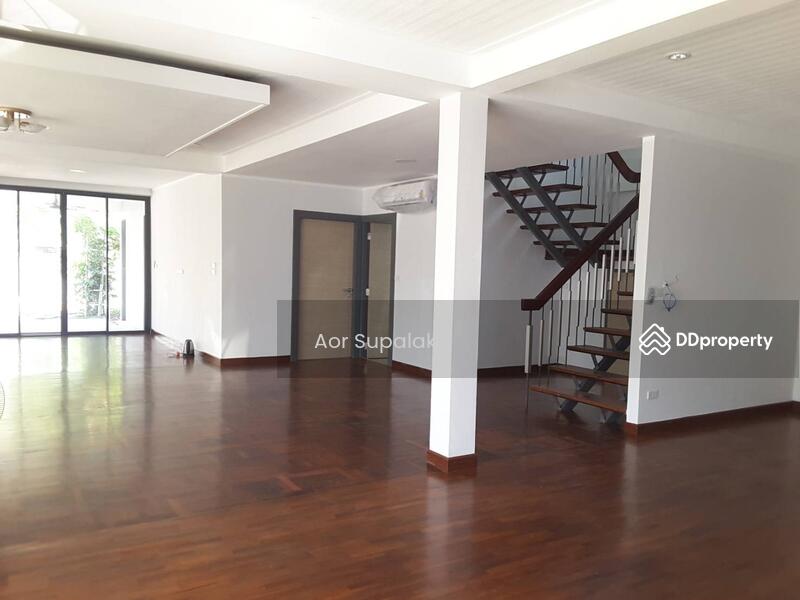For Rent - Detached 4 bedroom House with large garden and pool for rent, Bangkok