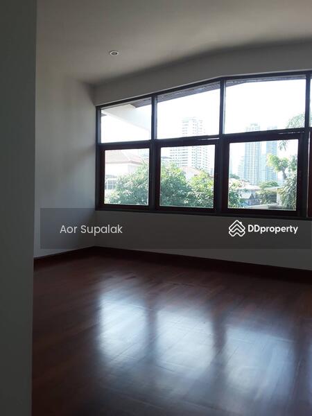For Rent - Detached 4 bedroom House with large garden and pool for rent, Bangkok