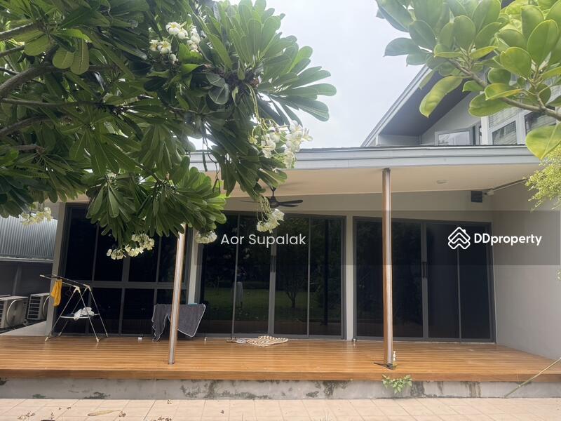 For Rent - Detached 4 bedroom House with large garden and pool for rent, Bangkok