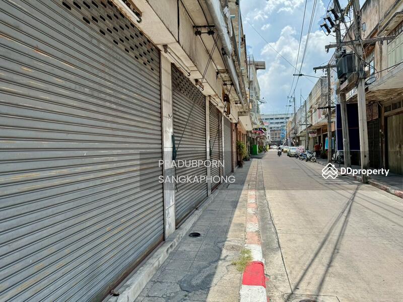 ด้านข้างติด ถนนศรีมงคล