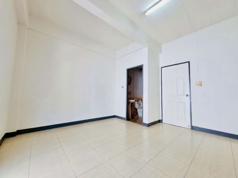 บ้านรุ่งกิจวิลล่า 14, Bangkok, Khlong Sam Prawet, Lat Krabang, Bangkok, , 83 sqm, Shophouse For Sale, by Airada Parasarn, 60008533 - DDproperty.com