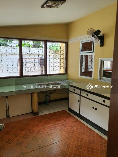 ขาย - Land with House near BTS Saphan Khwai, กรุงเทพ