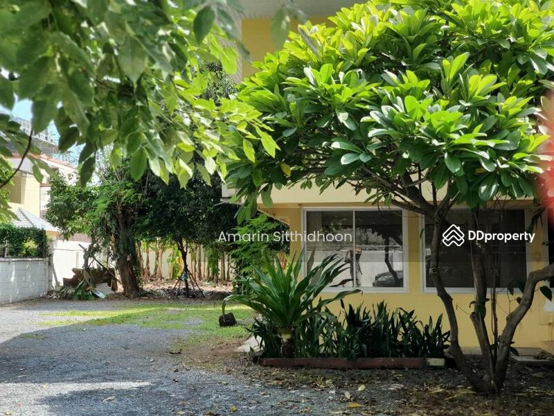ขาย - Land with House near BTS Saphan Khwai, กรุงเทพ