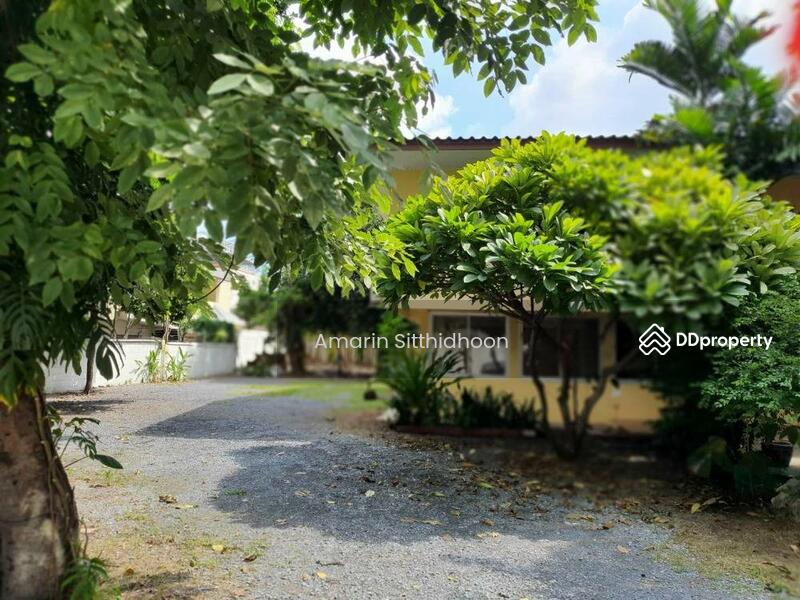ขาย - Land with House near BTS Saphan Khwai, กรุงเทพ