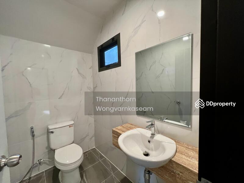 For Sale - Living Loft Lamlukka-Khlong 9, Pathum Thani