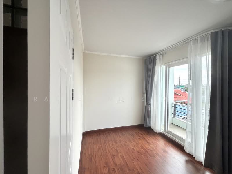 For rent: 3-storey townhouse, Palm Spring Village 9, Ban Phru, 3 bedrooms, rent 18,000 baht/month, Songkhla, Ban Phru, Hat Yai, Songkhla, 3 Bedrooms, 181 sqm, Townhouse For Rent, by Rachen Nopsuwan, 60011480 - DDproperty.com