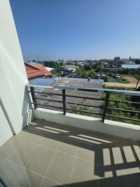 For rent: 3-storey townhouse, Palm Spring Village 9, Ban Phru, 3 bedrooms, rent 18,000 baht/month, Songkhla, Ban Phru, Hat Yai, Songkhla, 3 Bedrooms, 181 sqm, Townhouse For Rent, by Rachen Nopsuwan, 60011480 - DDproperty.com