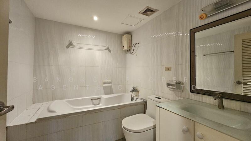 Royal Castle Sukhumvit, Bangkok, 30 Soi Sukhumvit 39, Khlongtoei Nua, Watthana, Bangkok, 3 Bedrooms, 160 sqm, Condo For Rent, by BANGKOK PROPERTY AGENTS CO., LTD., 60011998 - DDproperty.com