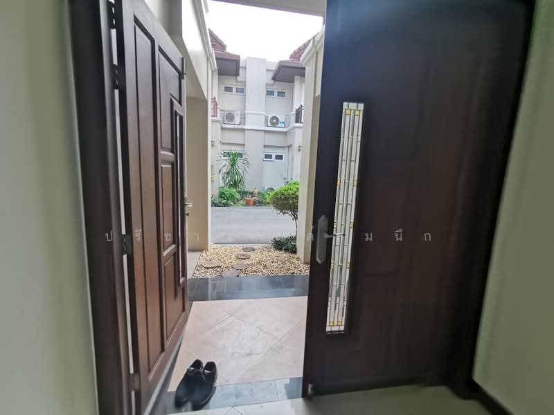 Villa 4 bedrooms in secure compound with swimming pool for rent near BTS Thong Lo, Bangkok, สุขุมวิท, Khlong Toei, Bangkok, 3 Bedrooms, 350 sqm, Villa For Rent, by ปรีชา จิตต์สมนึก, 60013768 - DDproperty.com
