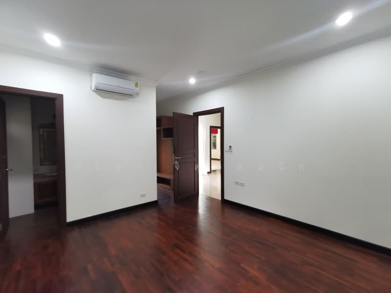 วิลล่าในโครงกลางพร้อมสระว่ายน้ำ 4 นอน 450 ตรม. ค่าเช่า 180,000 ใกล้บีทีเอสทองหล่อ, กรุงเทพ, สุขุมวิท, คลองเตย, กรุงเทพ, 350 ตร.ม., วิลล่า ให้เช่า, โดย ปรีชา จิตต์สมนึก, 60013768 - DDproperty.com