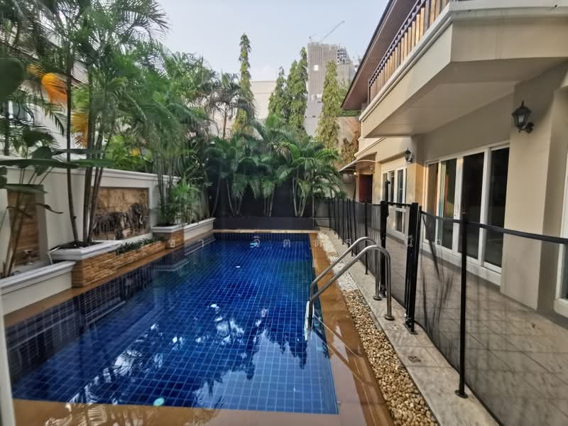 Villa 4 bedrooms in secure compound with swimming pool for rent near BTS Thong Lo, Bangkok, สุขุมวิท, Khlong Toei, Bangkok, 3 Bedrooms, 350 sqm, Villa For Rent, by ปรีชา จิตต์สมนึก, 60013768 - DDproperty.com
