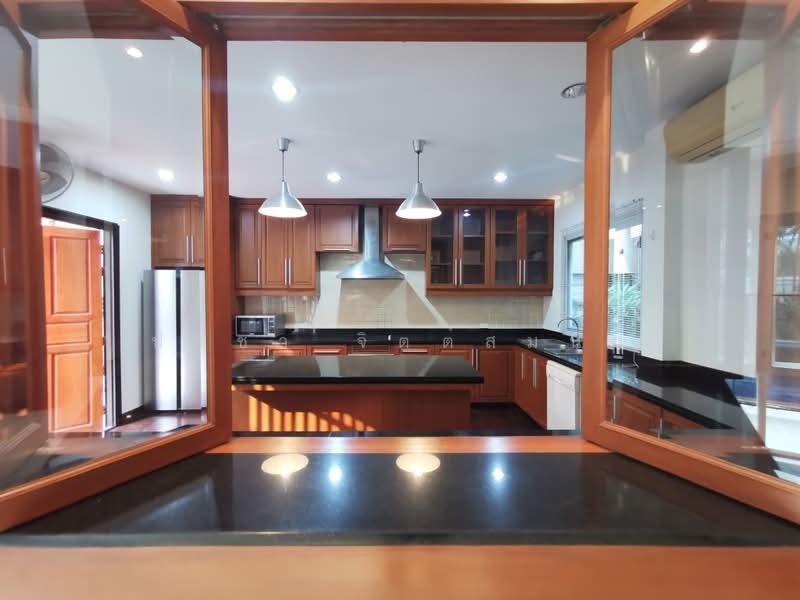 Villa 4 bedrooms in secure compound with swimming pool for rent near BTS Thong Lo, Bangkok, สุขุมวิท, Khlong Toei, Bangkok, 3 Bedrooms, 350 sqm, Villa For Rent, by ปรีชา จิตต์สมนึก, 60013768 - DDproperty.com