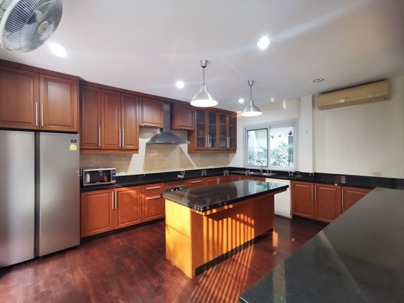 Villa 4 bedrooms in secure compound with swimming pool for rent near BTS Thong Lo, Bangkok, สุขุมวิท, Khlong Toei, Bangkok, 3 Bedrooms, 350 sqm, Villa For Rent, by ปรีชา จิตต์สมนึก, 60013768 - DDproperty.com