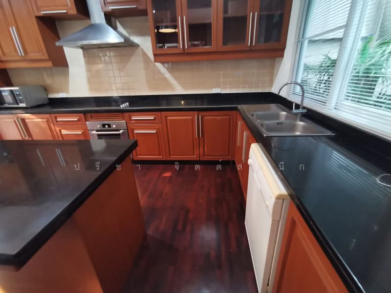 Villa 4 bedrooms in secure compound with swimming pool for rent near BTS Thong Lo, Bangkok, สุขุมวิท, Khlong Toei, Bangkok, 3 Bedrooms, 350 sqm, Villa For Rent, by ปรีชา จิตต์สมนึก, 60013768 - DDproperty.com
