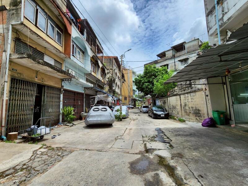 For Sale - AW-914502 Commercial building, Phetkasem Soi 5, Bangkok Yai, near MRT Tha Phra, Bangkok