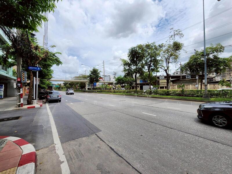 For Sale - AW-914502 Commercial building, Phetkasem Soi 5, Bangkok Yai, near MRT Tha Phra, Bangkok