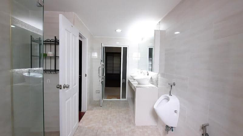 Waratorn Ville, Bangkok, Soi Rerktrilak, Suan Luang, Bangkok, 5 Bedrooms, 300 sqm, Townhouse For Sale, by กมลกร ดาวลอย, 60014205 - DDproperty.com