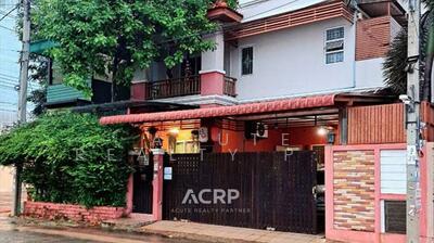 ขาย - ขายบ้านเดี่ยว 3 ชั้น หมู่บ้านจิตรนภา พุทธมณฑลสาย 3 ซอย 28 บ้านหลังหัวมุม ทำเลดี ถนนหน้าบ้านกว้าง, กรุงเทพ