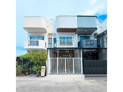 ขาย - ทาวน์โฮมรีโนเวทใหม่ 2 ชั้น 2 นอน ใน 84 แมนชั่น, กรุงเทพ