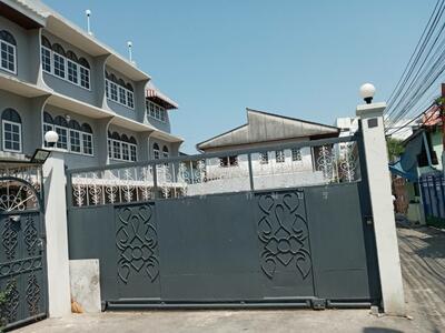 ขาย - ขาย อาคารพาณิชย์ 4 คูหา ใกล้ MRT สิรินธร พร้อมที่ดินเปล่า, กรุงเทพ