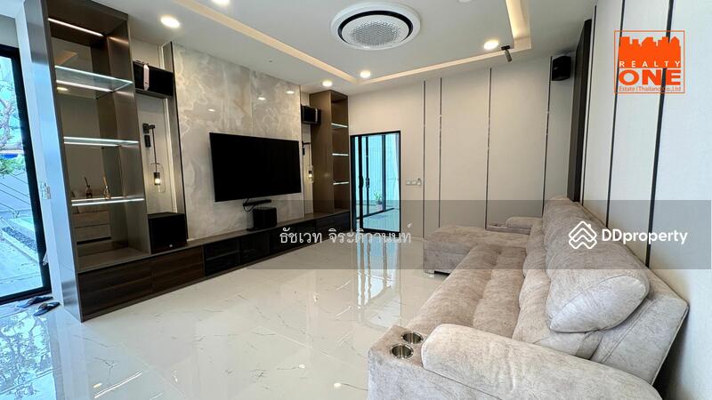 living area ที่ 1 พร้อม home theater และลำโพงโซน living area ทั้งหมด ที่เชื่อมต่อ bluetooth 