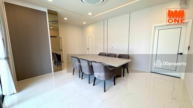 living area ที่ 2 สามารถทำเป็นห้องทานอาหาร หรือห้องประชุมได้