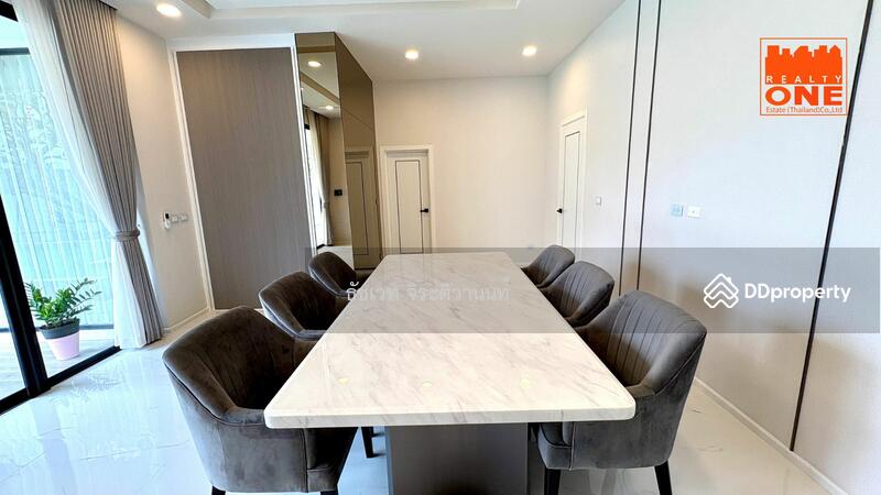 living area ที่ 2 สามารถทำเป็นห้องทานอาหาร หรือห้องประชุมได้