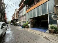 ขาย - ขายอาคารพาณิชย์ 4 ชั้น ใกล้ตลาดโบ้เบ้ ซอยวัดบรมนิวาส, กรุงเทพ