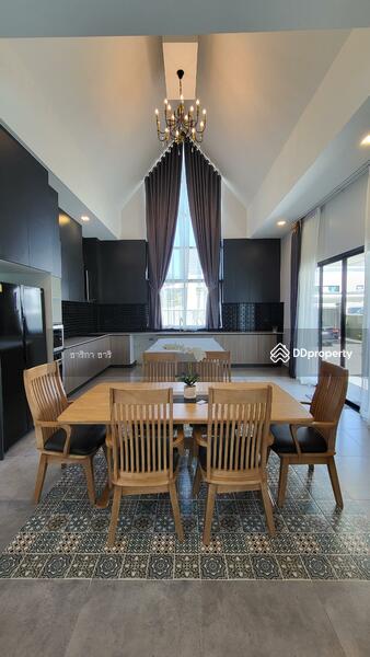Dining area. Wide open view.
