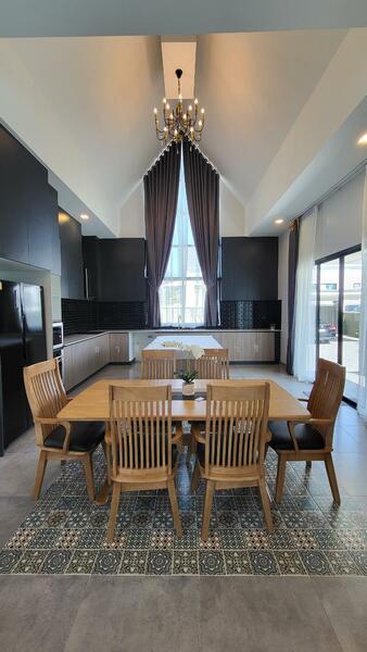 Dining area. Wide open view.