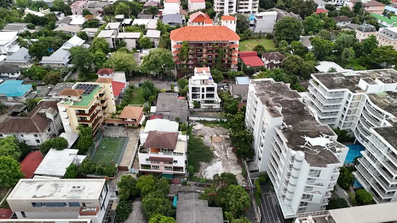 For Sale - ขายที่ดิน เอกมัยซอย8 พร้อมสิ่งปลูกสร้าง 407 ตารางวา, Bangkok