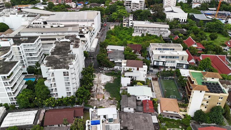 For Sale - ขายที่ดิน เอกมัยซอย8 พร้อมสิ่งปลูกสร้าง 407 ตารางวา, Bangkok