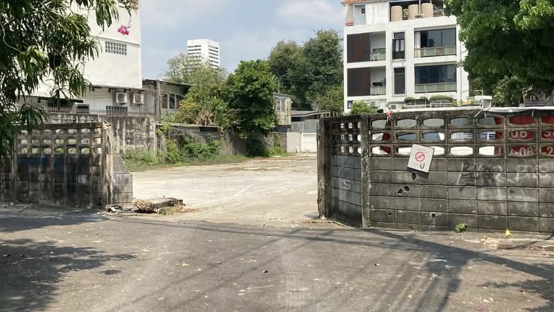 For Sale - ขายที่ดิน เอกมัยซอย8 พร้อมสิ่งปลูกสร้าง 407 ตารางวา, Bangkok