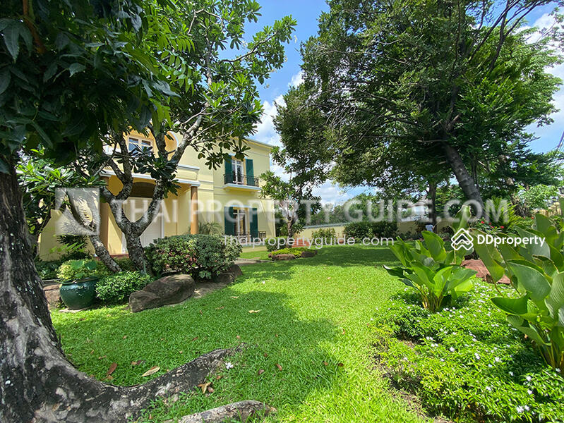 For Rent - House with Private Pool in New Petchburi, Bangkok