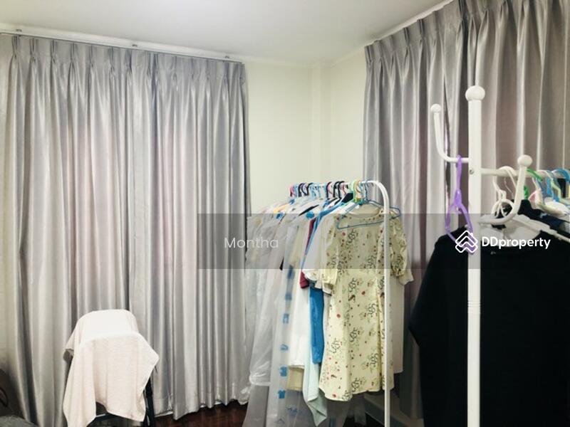 ห้องเสื้อผ้าชั้นสอง