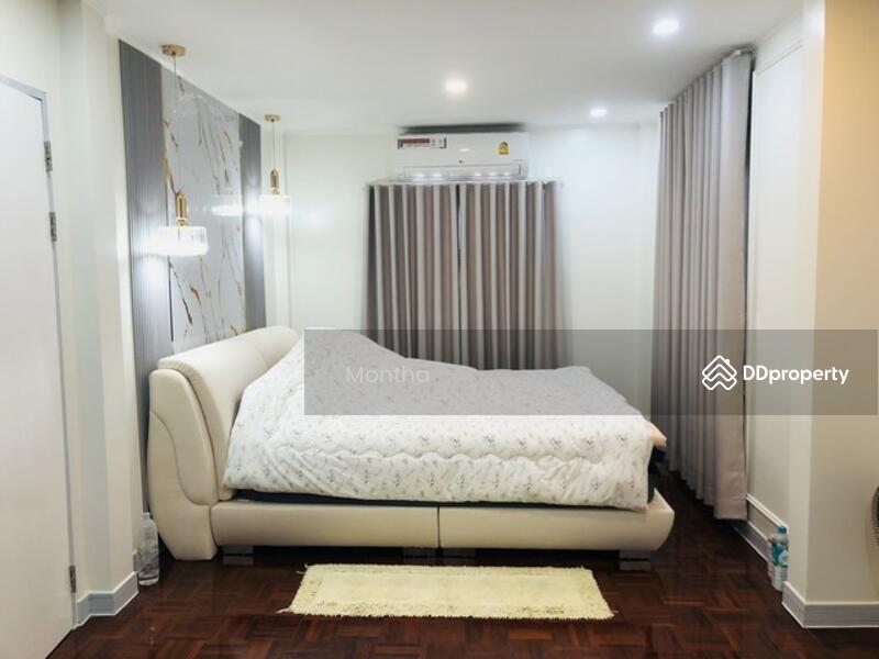 ห้องนอนใหญ่ ชั้นสอง