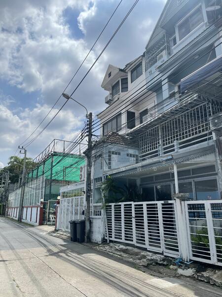 Townhouse for rent, 3 floors, Sukhumvit 31, Soi Thawi Suk, suitable for an office, near BTS, Bangkok, สุขุมวิท, Khlong Tan Nua, Watthana, Bangkok, Studio, 150 sqm, Townhouse For Rent, by คุณชารียาญ์ จิรธนนพพิชญ์, 60022644 - DDproperty.com