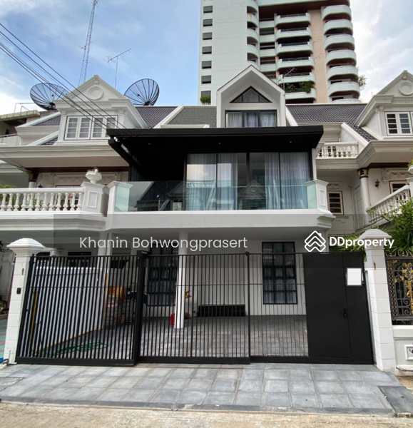 For Rent - 3-Br Townhouse near BTS Phrom Phong, Bangkok