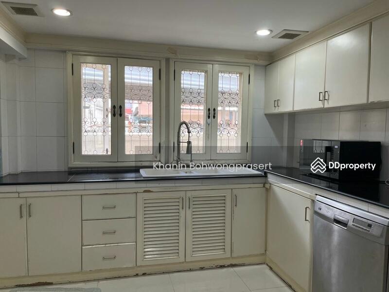 ขาย - 4-Br House near BTS Bang Chak, กรุงเทพ