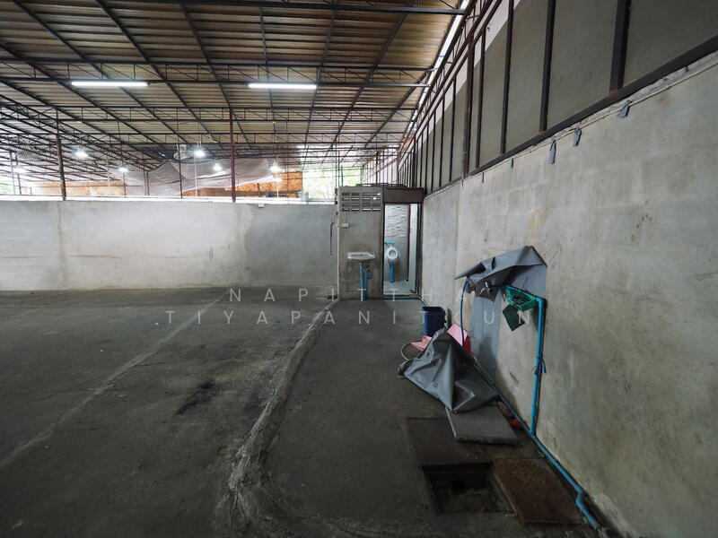 ให้เช่า - ให้เช่าพื้นที่ค้าขาย120 ตรม. คนสัญจรพลุกพล่านหน้าถนนใหญ่สาธุประดิษฐ์ 1 ห้องน้ำในตัว, กรุงเทพ