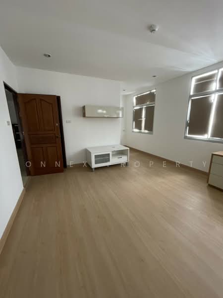 Baan Klang Krung Resort (Ratchada 7), Bangkok, 7 Ratchadaphisek Road, Din Daeng, Bangkok, 2 Bedrooms, 100 sqm, Condo For Sale, by Connex Property, 60024359 - DDproperty.com