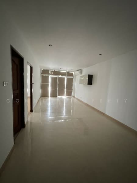 Baan Klang Krung Resort (Ratchada 7), Bangkok, 7 Ratchadaphisek Road, Din Daeng, Bangkok, 2 Bedrooms, 100 sqm, Condo For Sale, by Connex Property, 60024359 - DDproperty.com