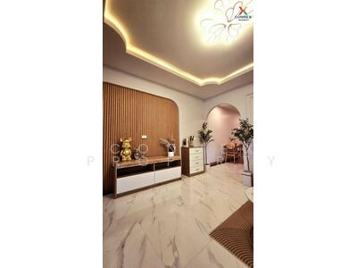 ขาย - Ban Chat Luang Soi Rat Uthit 54 : บ้านฉัตรหลวง ซอยราษฎร์อุทิศ 54, กรุงเทพ