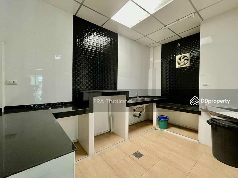 ขาย - ขาย อาคารพาณิชย์ The Regent Street Village ถนนพระยาสุเรนทร์ 170 ตร.ม., กรุงเทพ
