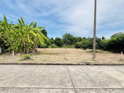 ขาย - ที่ดิน กฤษดานคร 26 ซิตี้กอล์ฟฮิลล์ นครชัยศรี ถ.เพชรเกษม ซ.มณฑา15 ต.บางกระเบา อ. นครชัยศรี, นครปฐม