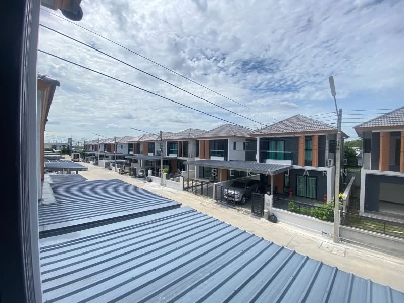 บ้านแฝดสไตล์บ้านเดี่ยว โครงการรุ่งเรืองวิลล่า คลอง 3 ปทุมธานี, Pathum Thani, Lat Sawai, Lam Luk Ka, Pathum Thani, 4 Bedrooms, 150 sqm, Single Detached House For Rent, by Supaporn Sekajarn, 60027158 - DDproperty.com