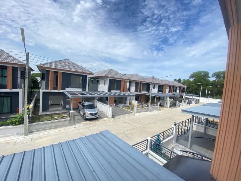 บ้านแฝดสไตล์บ้านเดี่ยว โครงการรุ่งเรืองวิลล่า คลอง 3 ปทุมธานี, Pathum Thani, Lat Sawai, Lam Luk Ka, Pathum Thani, 4 Bedrooms, 150 sqm, Single Detached House For Rent, by Supaporn Sekajarn, 60027158 - DDproperty.com