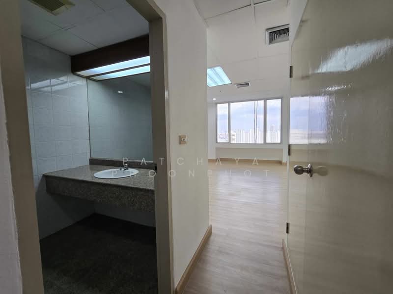 Forum Tower, Bangkok, 184 Ratchadaphisek Road, Huai Khwang, Bangkok, , 60 sqm, Office Space For Rent, by Patchaya Phoonphot, 60027768 - DDproperty.com
