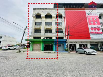 ขาย - ขายอาคารพานิชย์ 4 ชั้น ห้องมุม 2 คูหาติดกัน ถนนสุขุมวิท ตำบลทุ่งสุขลา อำเภอศรีราชา จังหวัดชลบุรี, ชลบุรี