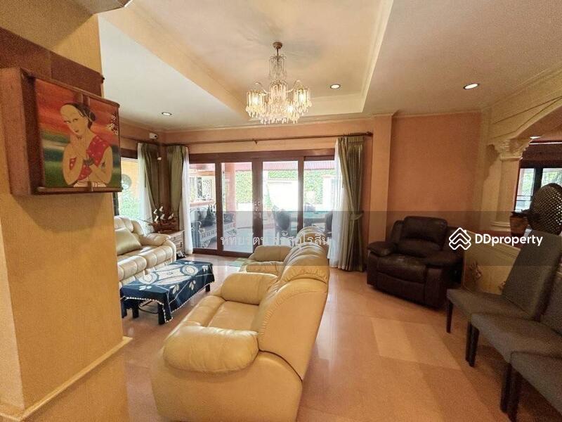 For Sale - Grand pool villa, great location close to Meechok Plaza, City Hall, Central Festival, Chiang Mai